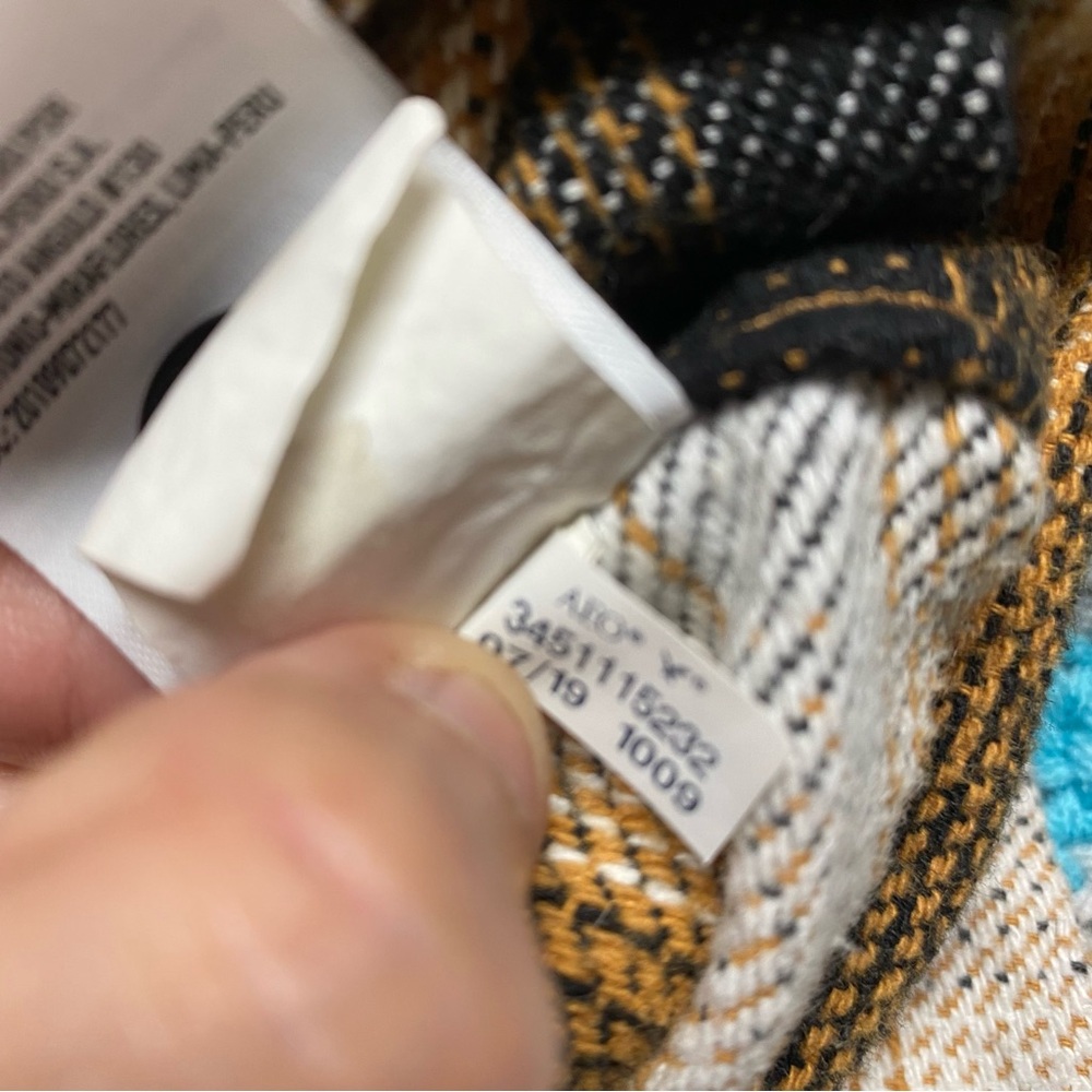 American Eagle Men’s Size Medium Plaid Button-Up Shirt in Gold and Black Fleece - Picture 11 of 11